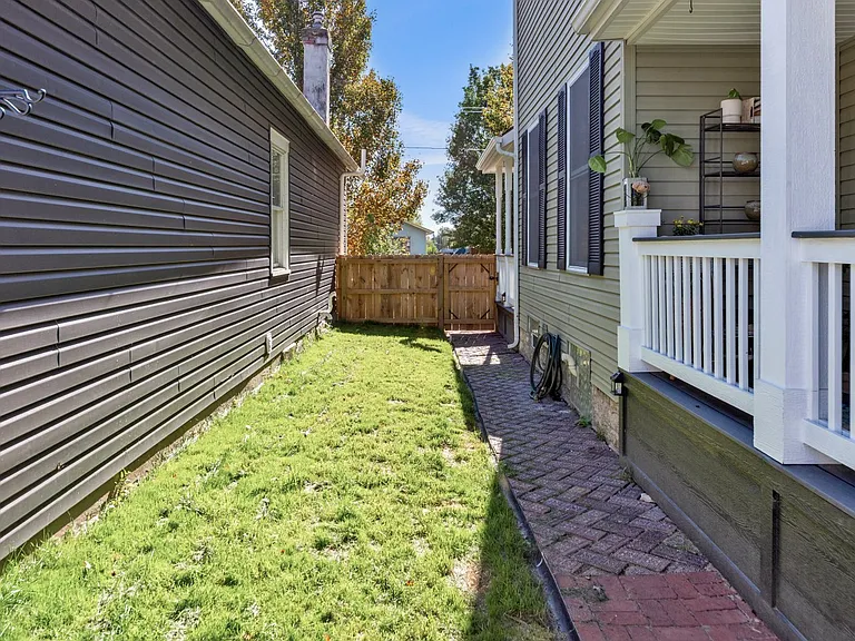 80 Hanford St — Photo 39