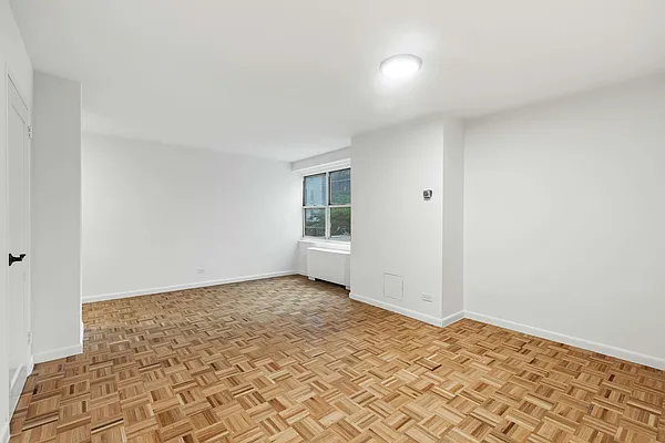 Rented by Avenues Real Estate | media 16