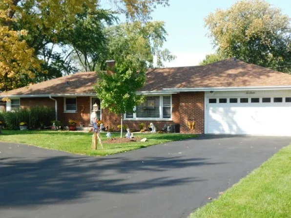 16 N Wildwood Dr, Prospect Heights, IL 60070