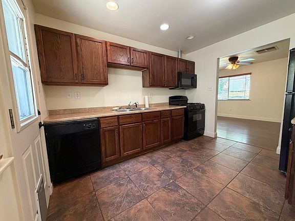 4th image of 315 Chamberlain Ave