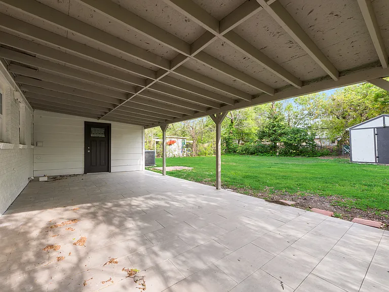 1104 Belvedere Dr — Photo 17