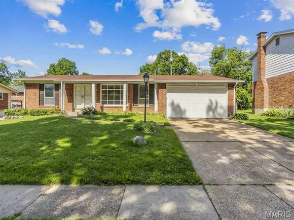 9709 Brookmere Dr, Saint Louis, MO 63123
