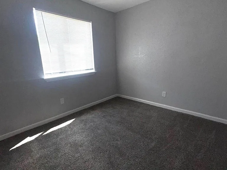 11217 Pender Ln — Photo 6