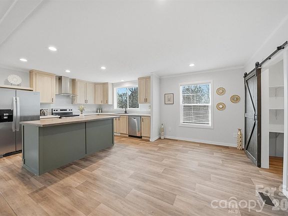 2nd image of 4186 Maple Trl