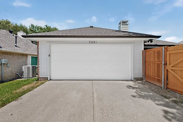 9881 Cambridge Dr — Photo 45