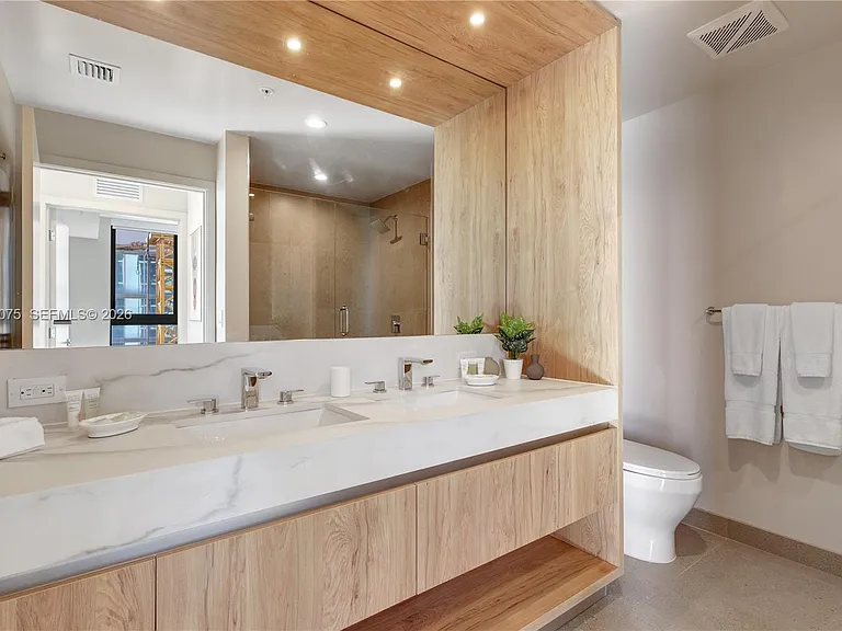 11 NE 6th St #2401 — Photo 6