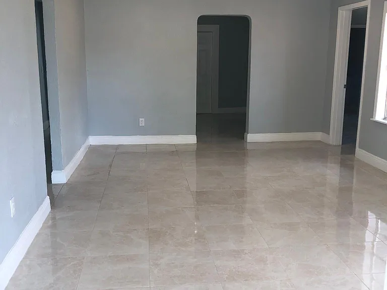 3001 E McBerry St — Photo 3