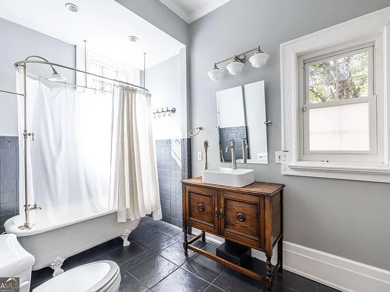 692 Myrtle St NE — Photo 31