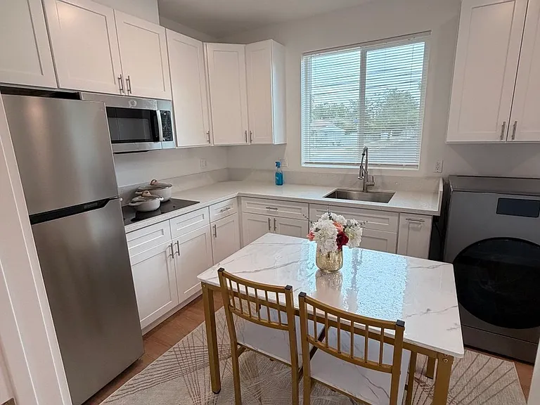6917 Vanalden Ave — Photo 7