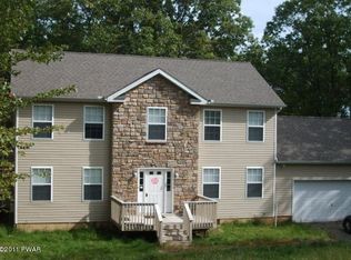 43 Oakenshield Dr, Tamiment, PA 18371