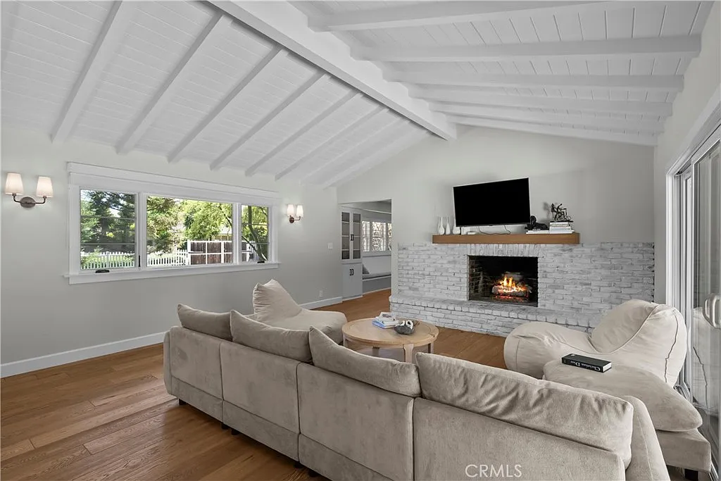 5 bed, 3400 sqft, $10,500 — Photo 4
