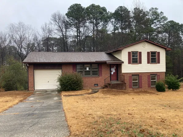 1632 Tryon Dr, Fayetteville, NC 28303