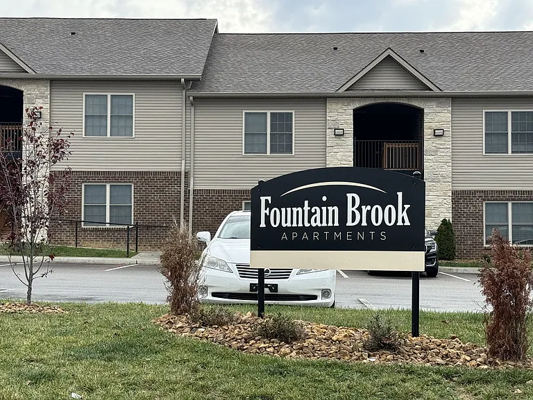 Fountain Brook Apartments — Photo 15