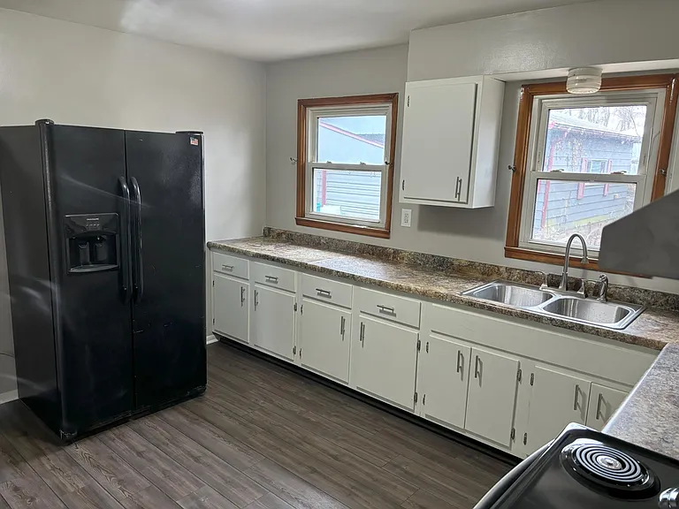 116 S Johnson Ave — Photo 4