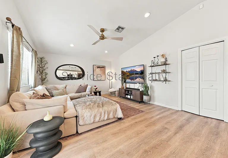 2162 E Concorda Dr — Photo 4