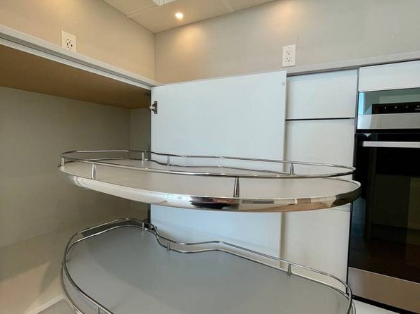 2 bedroom rental in Burnaby — photo 2