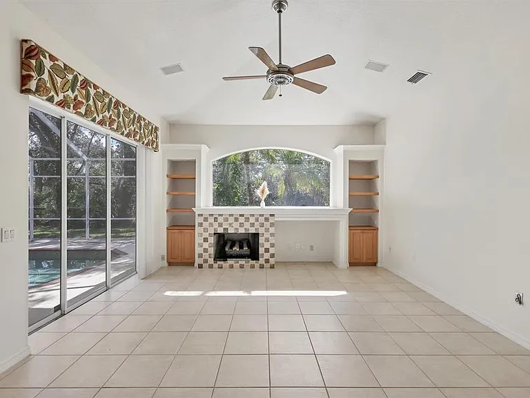4920 Old Oakleaf Dr — Photo 16