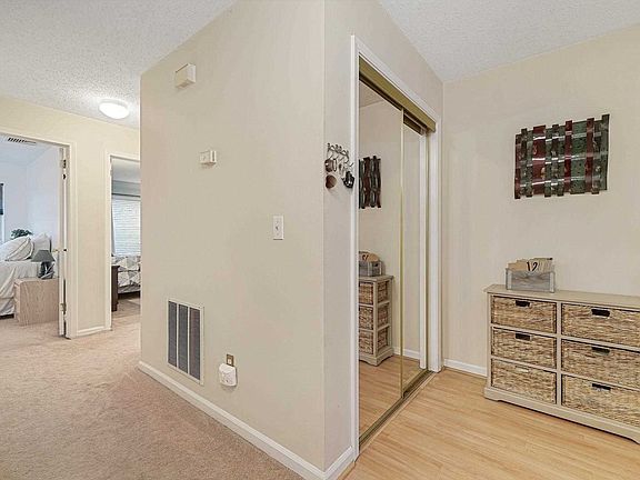 4th image of 10 Elmwood Cir #10