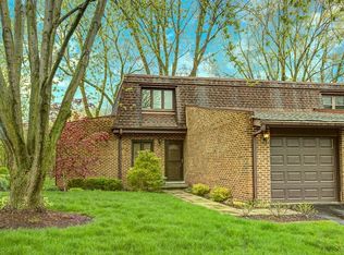 12 Parliament Dr W, Palos Heights, IL 60463