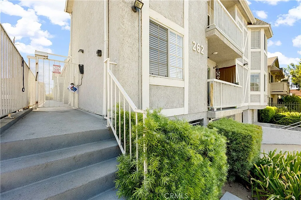 2 bed, 1100 sqft, $2,995 — Photo 2