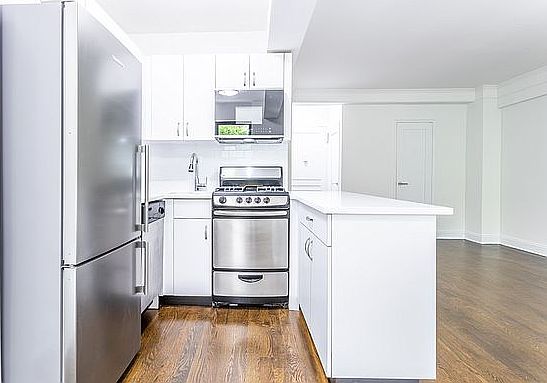 3rd image of 20 Beekman Pl APT 10E