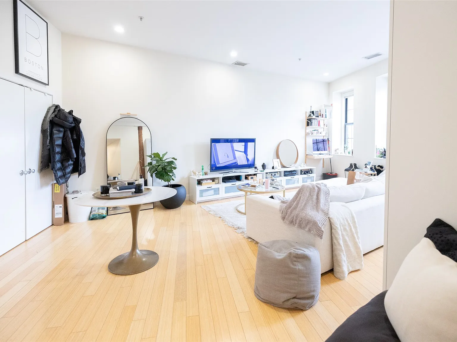2 bed, 974 sqft, $4,700 — Photo 4