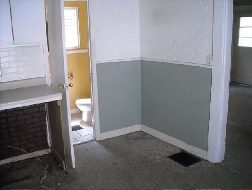 4th image of 156 S Irwin St