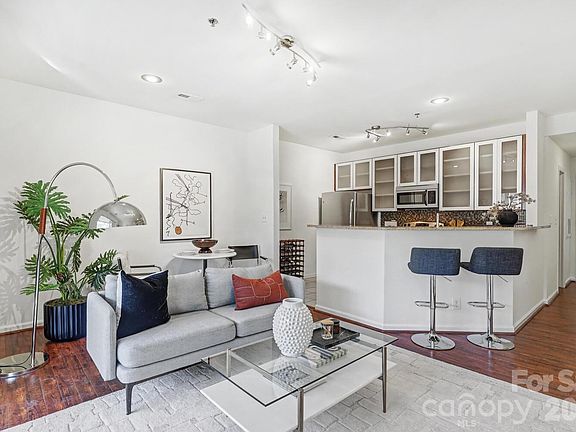 4th image of 525 N Graham St Unit 3B
