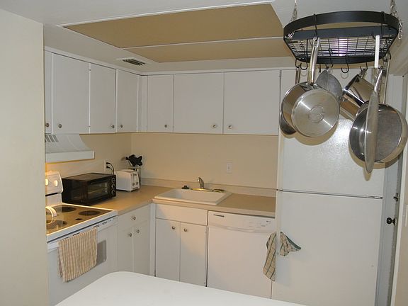 3rd image of 230 Columbia Dr APT 310