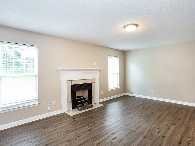 1028 Jordans Pond Ln — Photo 7