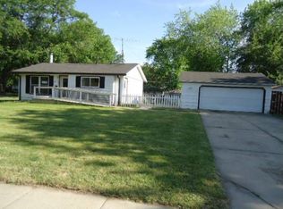 890 Arlon Rd, Aurora, IL 60506