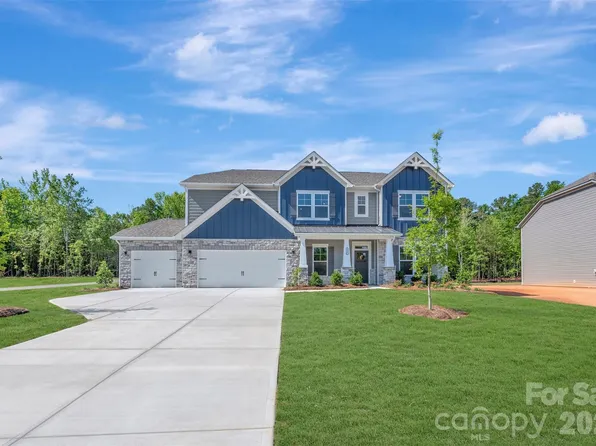 211 Amber Glen Dr, Locust, NC 28217