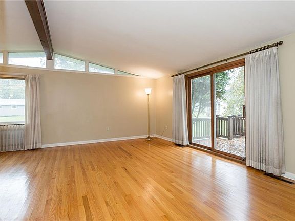 3rd image of 321 Westholm Blvd