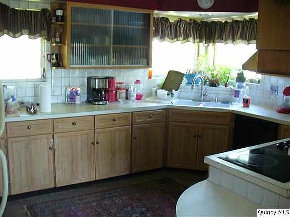 Home for Sale in Ursa, IL $135,000