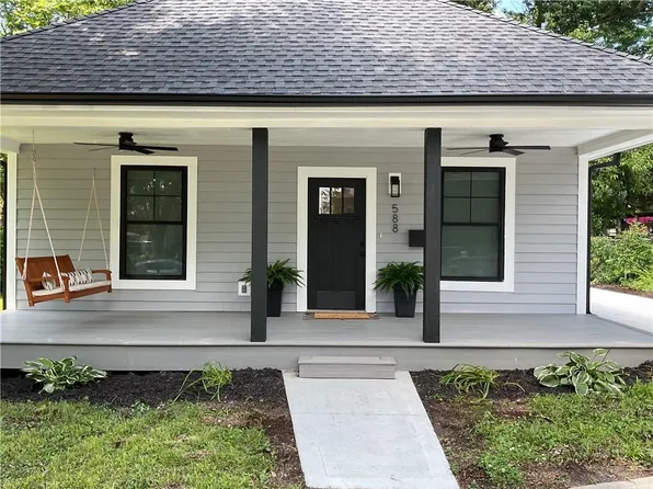 588 Richfield Rd, Liberty, MO 64068