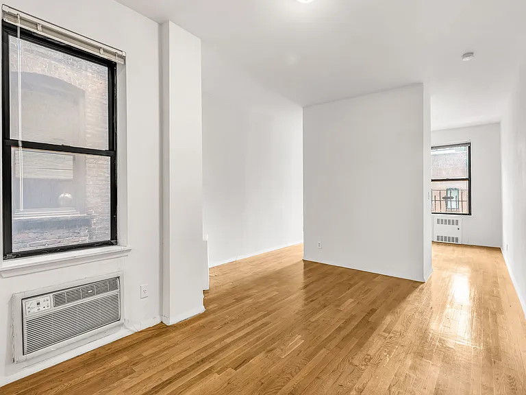 239 E 53rd St #5A — Photo 4