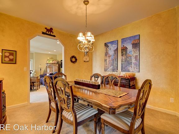 4th image of 1050 SW Harbor Vista Cir