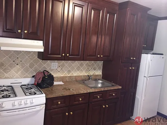 Rented by Wave Real Estate Group | media 26