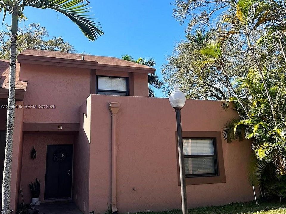 1st image of 14 Chestnut Cir
