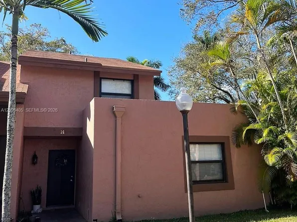 14 Chestnut Cir, Hollywood, FL 33026
