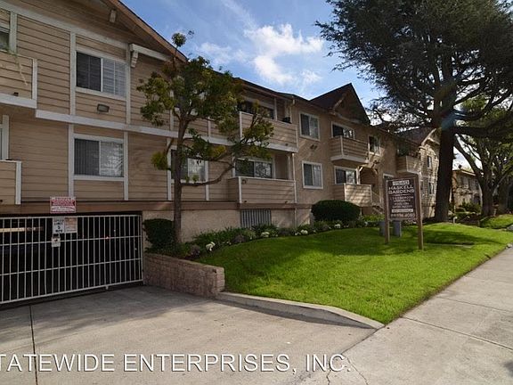 3rd image of 7540 Haskell Ave APT 26