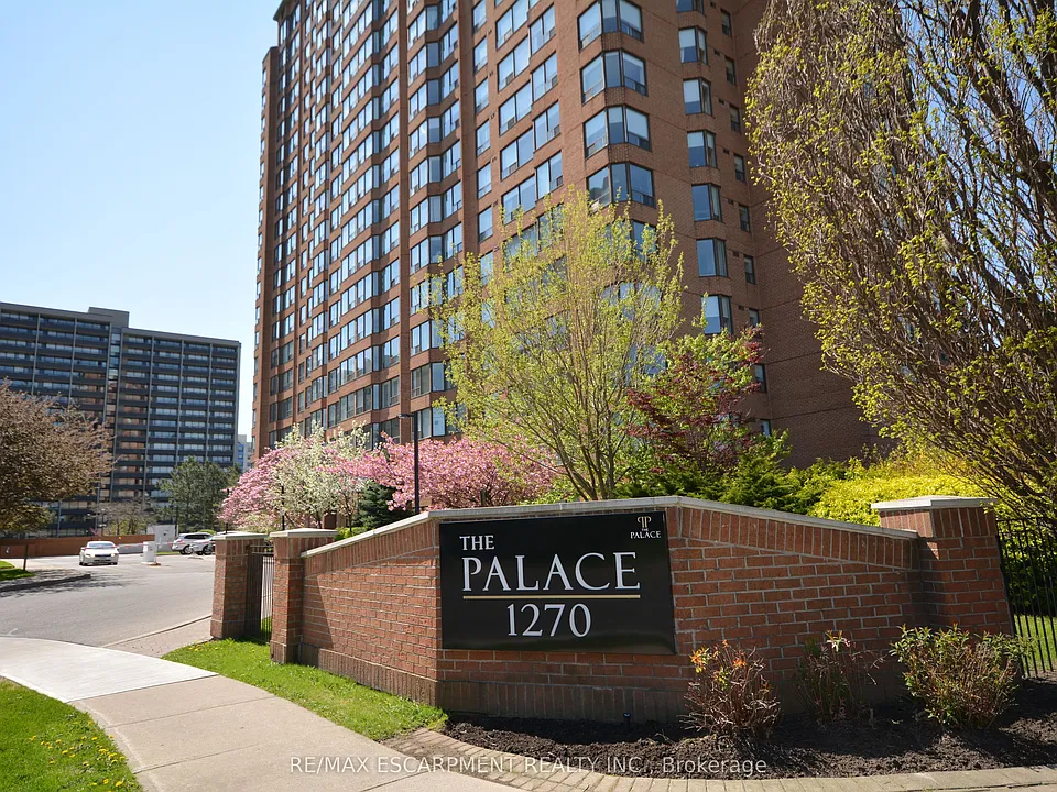 1270 Maple Crossing Blvd E #103