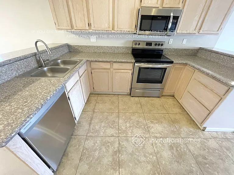 11634 W Clover Way — Photo 6
