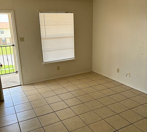2nd image of 1104 Eastside Dr APT B