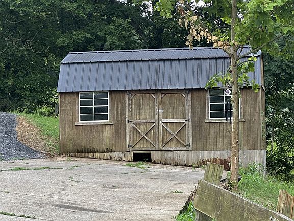 5th image of 45 Friendship Hollow Rd N
