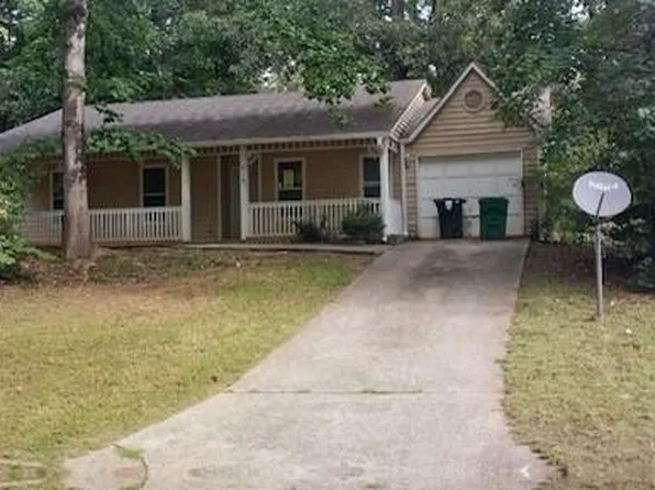 818 Greenhedge Dr, Stone Mountain, GA 30088