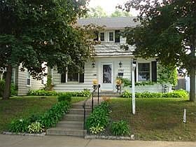 Lovely classic 2-story colonial in great Highland Park location!
