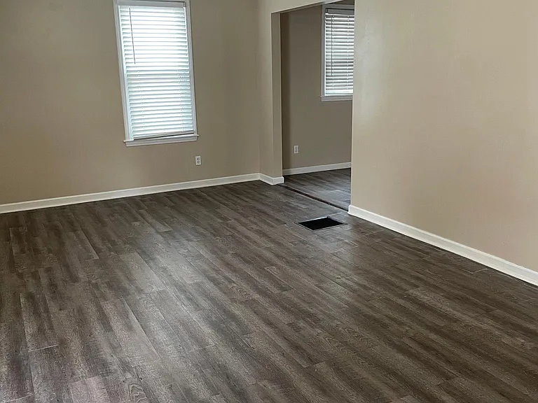 1411 Linden Ave — Photo 5