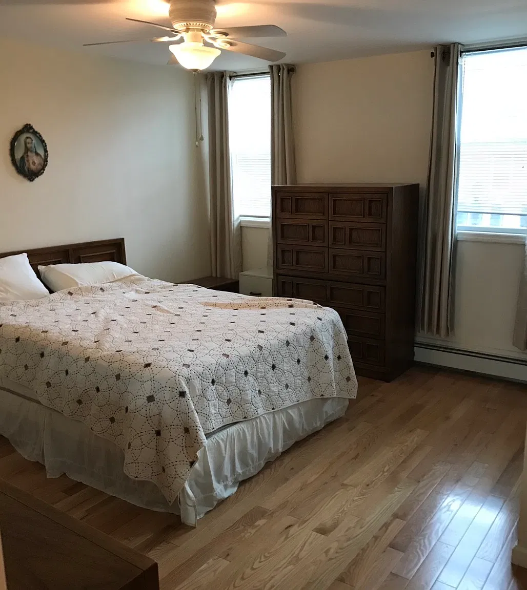 3 bed, 980 sqft, $4,185 — Photo 3