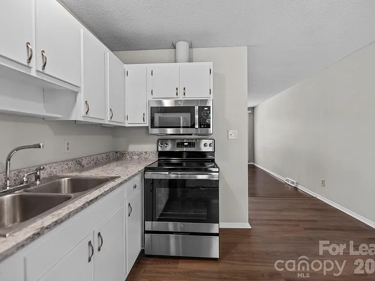 3315 Erskine Dr — Photo 14